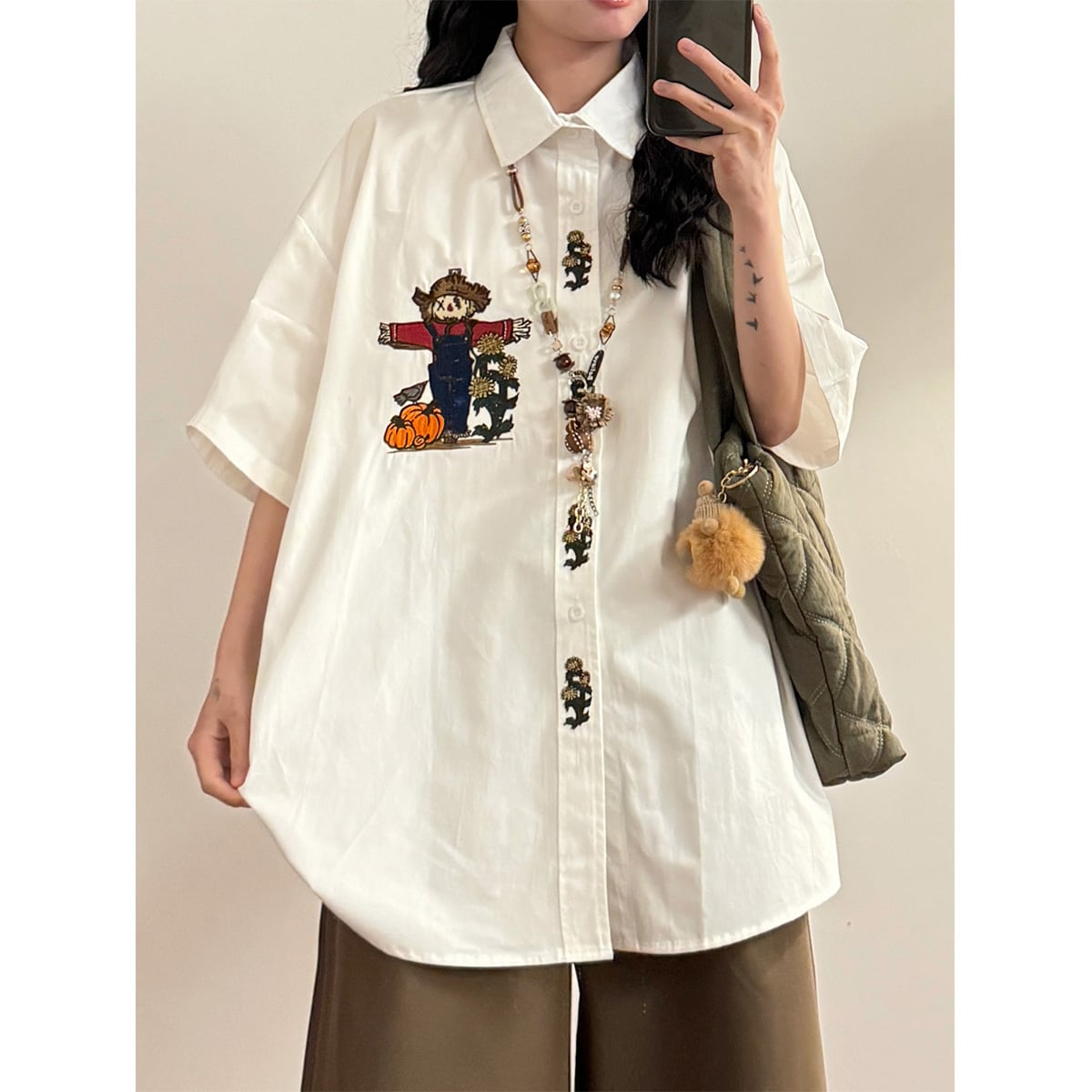 【UATONLINEシリーズ】刺繍入りカートゥーン半袖シャツ 男女兼用 トップス ユニセックス かかし