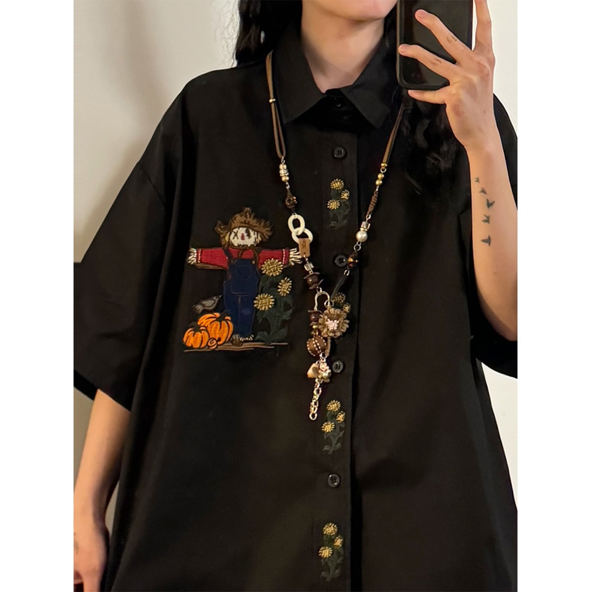 【UATONLINEシリーズ】刺繍入りカートゥーン半袖シャツ 男女兼用 トップス ユニセックス かかし