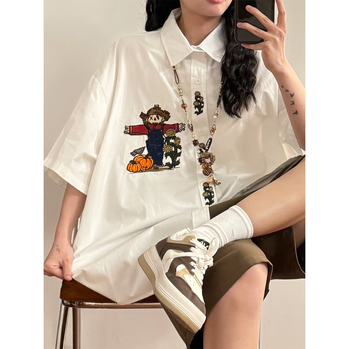 【UATONLINEシリーズ】刺繍入りカートゥーン半袖シャツ 男女兼用 トップス ユニセックス かかし