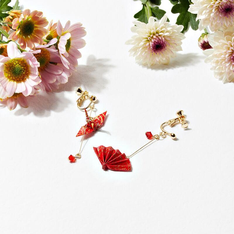 【合守シリーズ】★チャイナ風耳飾り★ ピアスORイヤリング ペア 非対称 赤 レッド アクセサリー - ChinChic