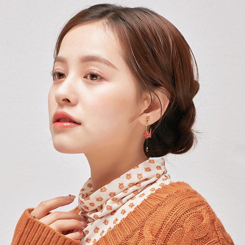【合守シリーズ】★チャイナ風耳飾り★ ピアスORイヤリング ペア 非対称 赤 レッド アクセサリー - ChinChic