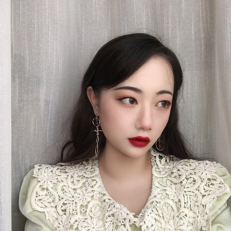 【南小姐シリーズ】★耳飾り★ ペア ピアスORイヤリング 鶴 つる 赤 レッド ゴールド 金色 非対称 - ChinChic