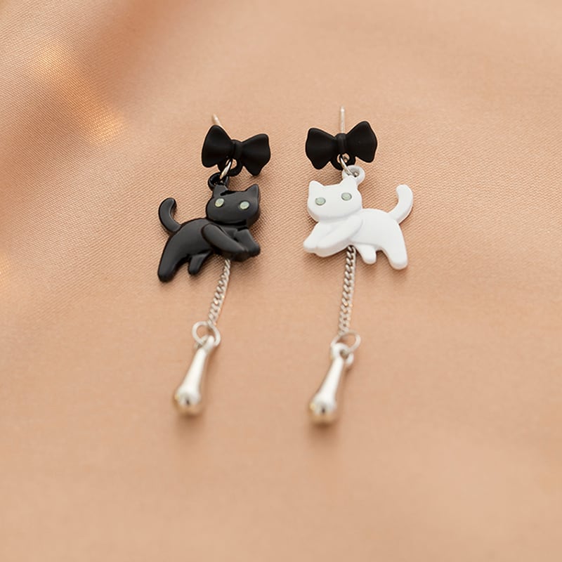 【TIEDUOシリーズ】猫柄 ピアス イヤリング レディース アクセサリー ペア 黒 白 ねこ耳飾り