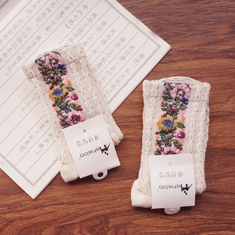 新商品】チャイナ風 手作り 森ガール 民族風 刺繍入り 花柄 靴下