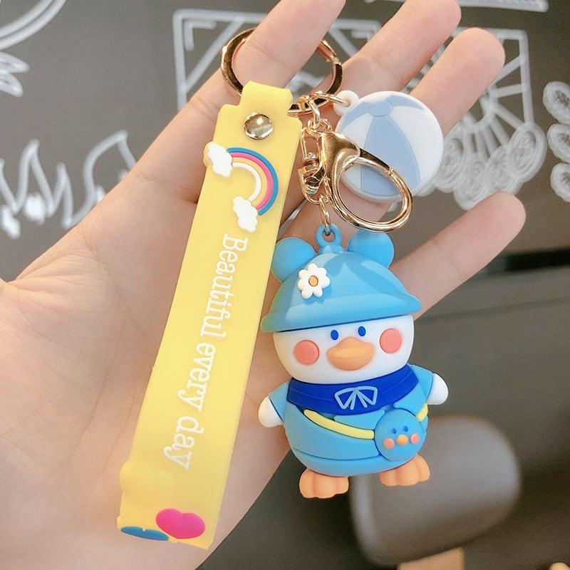 【MEIMEIシリーズ】★キーホルダー★ 3COLOR 青OR黄ORオレンジ 帽子をかぶるダック 飾り物 小物 可愛い 彩 - ChinChic