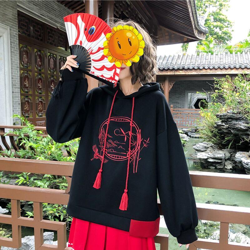 【茶丸少女シリーズ】★チャイナ風トップス★ パーカー 裏起毛 刺繍 鶴 竹 可愛い 暖かい 厚て 黒 レッド - ChinChic